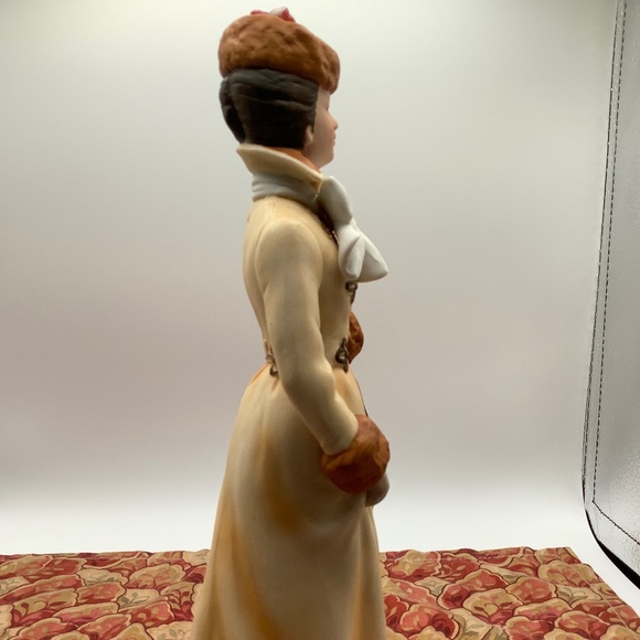 1982 Avon - MRS. ALBEE - President's Club Albee Award Collectible.  Full Size! - Picture 6 of 8